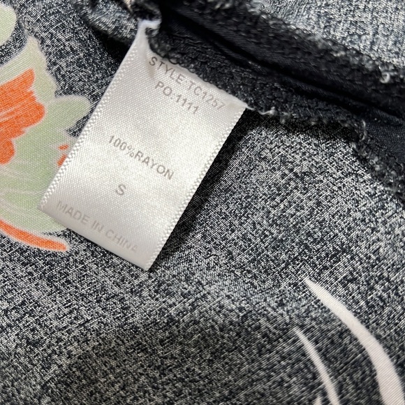 Gigio Black Floral Geometric Design Cardigan Vest Small (oversized) with Tassels - Picture 7 of 7